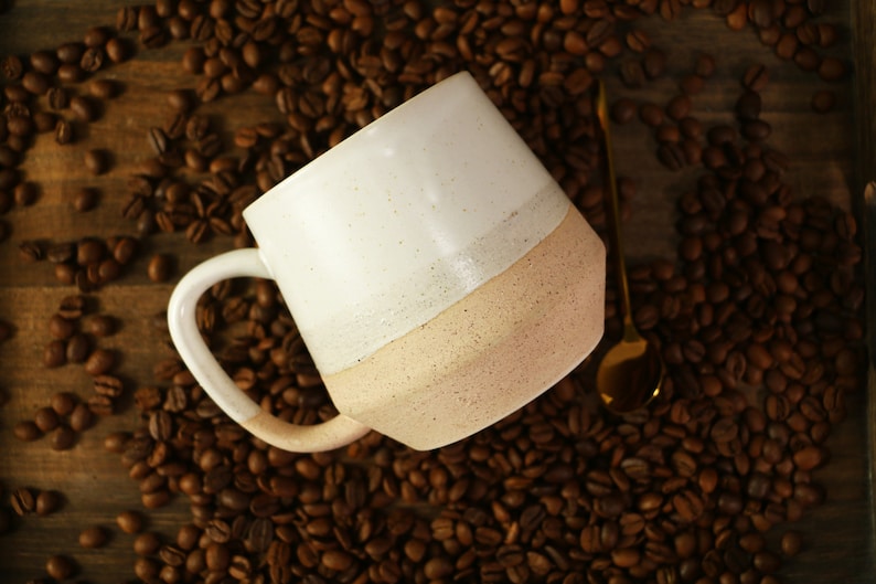 Ręcznie robione kubki ceramiczne, spersonalizowana nazwa/logo, kubek do kawy 16 uncji dla miłośników kawy, kubek z dużym uchwytem Beż