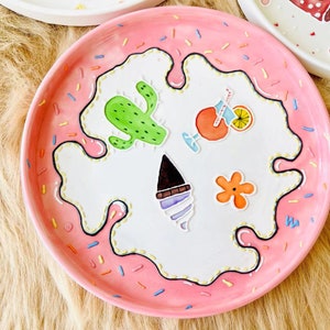 Cute Handpainted Ceramic Plate - Whimsical DesignsCute Hand-Painted Ceramic Plate with Whimsical Designs – Fun and Colorful Tableware