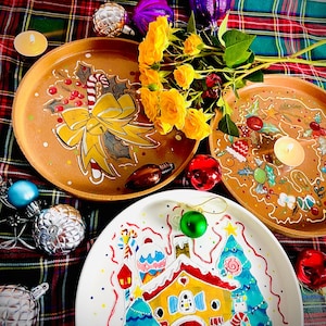 Handmade Christmas Ceramic Plate – Gingerbread House and Holiday Decor, Festive Pottery Dish for Holiday Celebrations