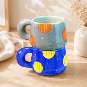 Caneca de café de cerâmica artesanal – Design exclusivo com textura de bolinhas e listras, caneca de cerâmica charmosa para uso diário.