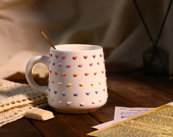 Adorables tazas de cerámica hechas a mano con forma de corazón arcoíris para alegrar tu día, taza de cerámica personalizada en tonos suaves para momentos conmovedores