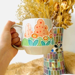 Keramisk mugg med handmålat blommönster – Konstnärlig kaffekopp Orange