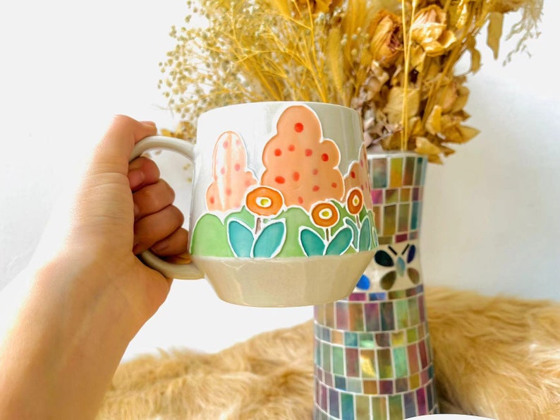 Keramisk mugg med handmålat blommönster – Konstnärlig kaffekopp Orange