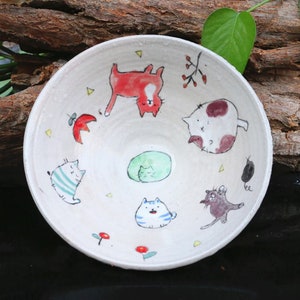 Hand-Painted Ceramic Bowl - Playful Cats Pattern Design
