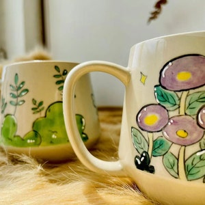 Customizable ceramic mug with bush and leaf pattern
