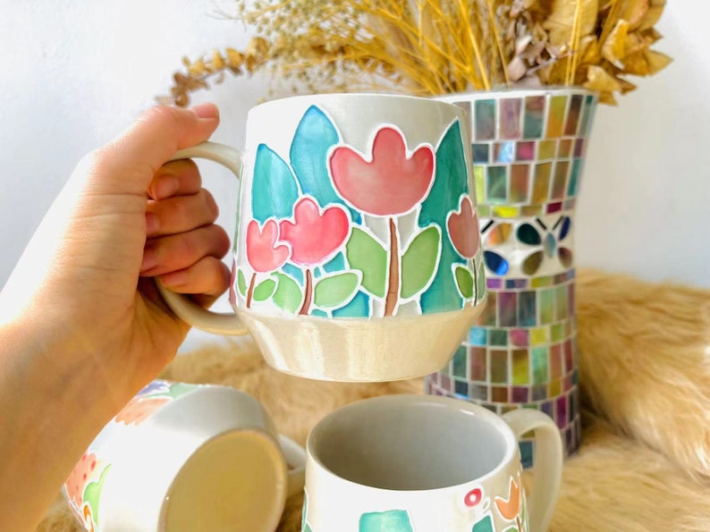 Keramisk mugg med handmålat blommönster – Konstnärlig kaffekopp Pink