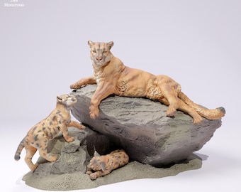 Mountain Lion Family on a Rock 1/24 Scale Realistic Animal Model | Decorative Display | Beast Companion Figurine | Animal Den Miniatures
