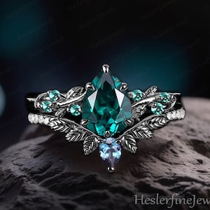 Gothic Black Gold Pear Emerald Engagement Ring Sets Bridal Sets Leaf Art Deco Ring Promise Ring Nature Inspired Green Gemstone Cluster Ring