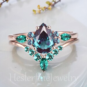 Unique Pear Shaped Alexandrite Engagement Ring Sets Rose Gold Cluster Ring Emerald Vintage Art Deco Wedding Bridal Ring Anniversary Gift