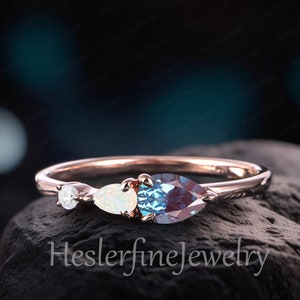 Vintage 3 Stone Color-Change Alexandrite Ring Engagement Ring Pear Shaped Opa Rose gold Unique Art Deco Wedding Bridal Ring Promise Ring