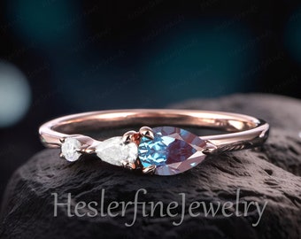 Vintage 3 Stone Color-Change Alexandrite Ring Engagement Ring Pear Shaped Gems Rose gold Unique Art Deco Wedding Bridal Ring Promise Ring