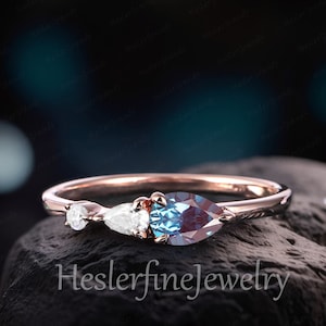 Vintage 3 Stone Color-Change Alexandrite Ring Engagement Ring Pear Shaped Gems Rose gold Unique Art Deco Wedding Bridal Ring Promise Ring