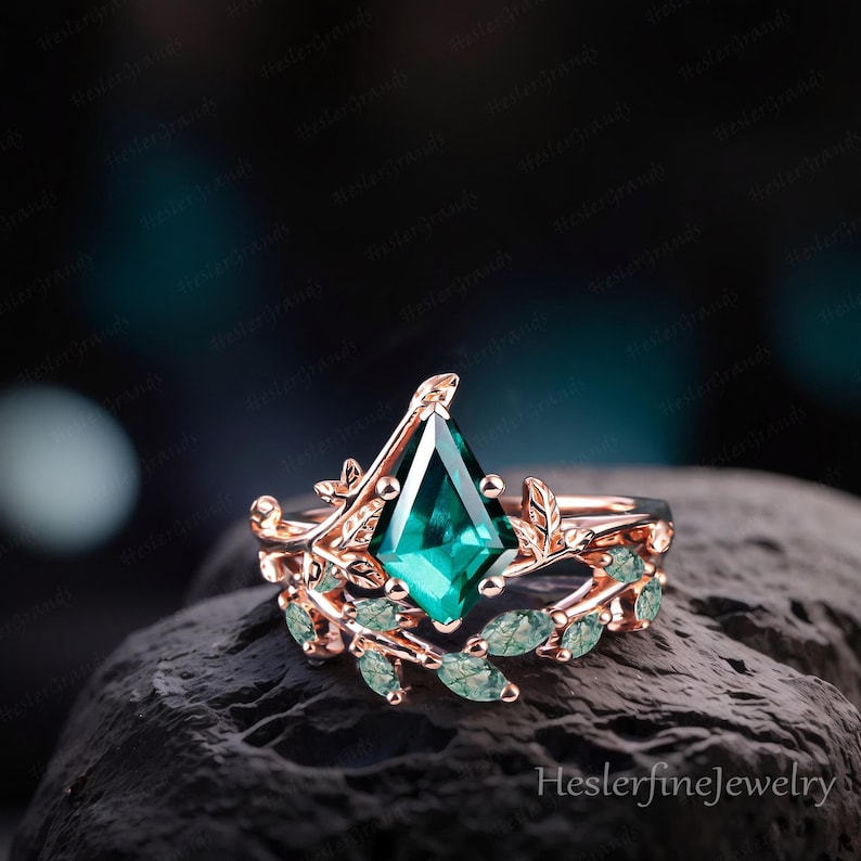 Kite Cut Emerald Engagement Ring Art Deco Ring Bridal Ring Rose Gold