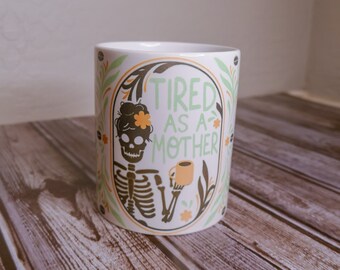 Taza de café "Cansada como una madre" / Taza de cerámica de 355 ml, regalo para mamá primeriza