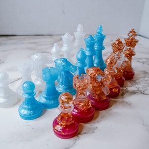 Chess/Checkers Pieces | Resin Chess board pieces | Resin checkers pieces | Simple Chess Pieces | Minimalistic Chess Pieces