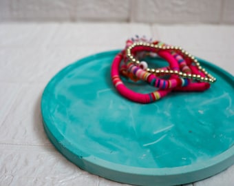 Handgemaakte cirkelvormige cementplaat: moderne sieraden en woondecoratie
