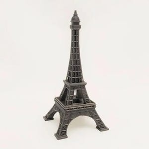 Decoración arquitectónica parisina en miniatura de la Torre Eiffel