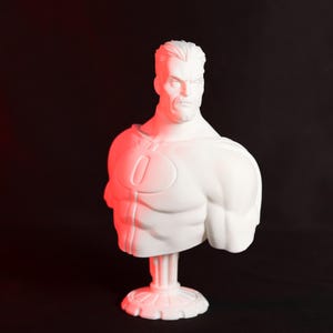 Invincible Omni-Man Bust Collector&#39;s Figure Superhero Decor Unique Gift for Fans Detailed Design High Quality