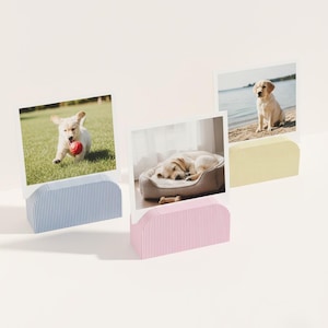Minimalistische polaroid-fotohouder, modern bureaudisplay voor instant prints
