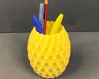 Wavy Pen Holder Modern Desk Organizer Stylish Pen and Pencil Holder Unique Home Office Accessory Durable and Functional Decor