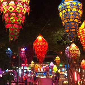 Lanterna indiana in seta Boho Wedding Decor Lanterne Boho Lampade pieghevoli Tende Boho colorate Lampadari da giardino Tessuto di cotone