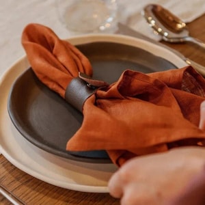 Lot de 100 serviettes de table en coton tera cotta pour salle à manger ou pour les repas de tous les jours à la maison / décoration de table de mariage / fête, serviettes de cuisine en cadeau. image 1