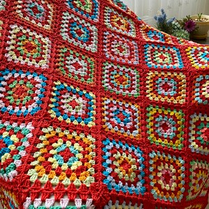Couverture en patchwork fait main modèle afghan Grannysquare, couverture tv image 2