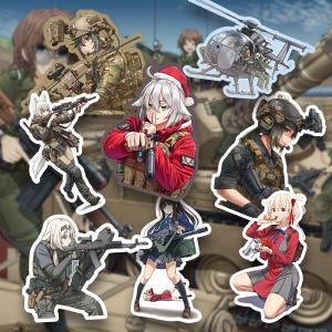 Peut inclure: Une collection d'autocollants de style anime représentant des personnages féminins en tenue militaire et tactique. Les autocollants montrent des personnages avec des armes, en poses de combat et portant divers uniformes. Un personnage porte un bonnet de Père Noël.