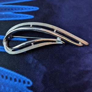 Vintage costume Sarah Coventry leaf style brooch