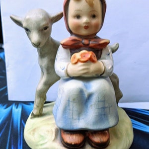 Goebel "Girl with a lamb" hummel  '50-'55