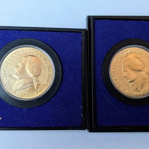 Pair of 2 identical 1976 Thomas Jefferson, American Revolution bicentennial coins
