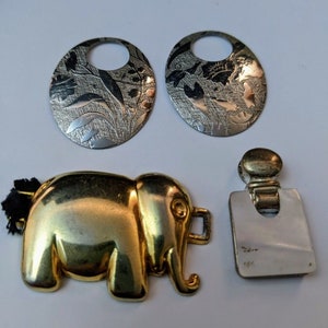 4 assorted womens/girls vintage costume pendants