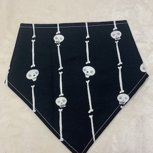Skull & Bones Bandana für Hund/Katze/Haustier