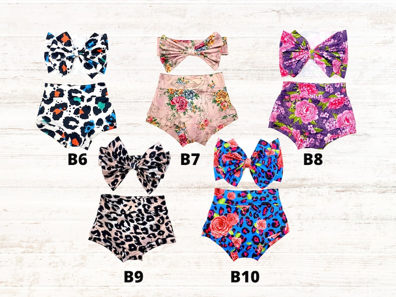 Puede incluir: Cinco conjuntos de cubrepa&ntilde;ales para beb&eacute; con lazos a juego, etiquetados del B6 al B10. Los dise&ntilde;os incluyen estampado de leopardo en blanco y negro con toques naranjas y azules, flores rosas, flores moradas, leopardo beige y leopardo azul.