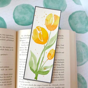 Marque page aquarelle fait main avec tulipes jaunes aquarelles / pièce unique / accessoires livre souvenir cadeau