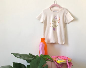 T-shirt manches courtes enfant, T-shirt pour enfants et tout-petits, T-shirt couleur écrue, illustrations peinte à la main