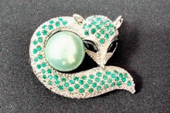 Green Emerald fox brooch - image 2