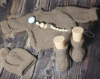 Baby oversize set sweater, hat, shoes and pacifier chain hand-knitted with pure alpaca wool size. 0-3 months unisex knit sweater