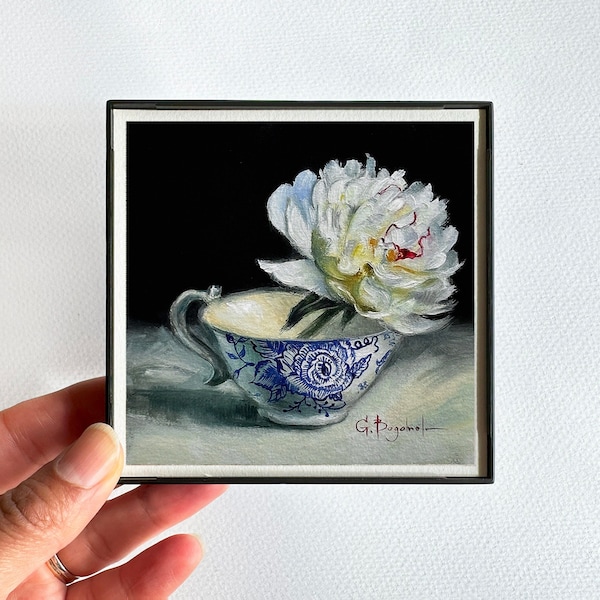 PEONÍA BLANCA en una taza vintage azul-blanca impresión de bellas artes pintura al óleo botánica realista 4 x 4" miniatura floral ENMARCADA