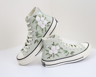 Custom wedding converse/ Bridal flower embroidered shoes/ Custom converse white roses bouquet/ Personalized wedding date/ Wedding shoe gift