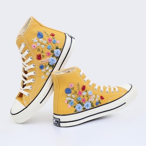 Op maat geborduurde sneakers/Converse Chuck Taylor geborduurde/bloemen geborduurde schoenen/Gepersonaliseerde huwelijkscadeau/schoenen verjaardagscadeau