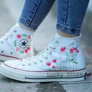 Custom wedding converse/ Bridal flower embroidered sneakers/ Converse high tops embroidered flower/Shoes for the bride/ Personalized wedding