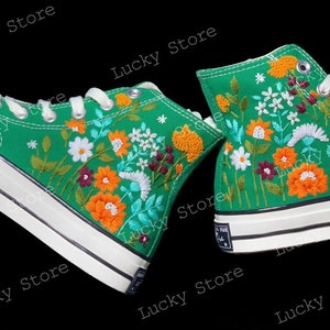 Aangepaste geborduurde sneakers/Converse Chuck Taylor jaren 1970 geborduurd/bloemen geborduurde schoenen/gepersonaliseerde huwelijkscadeau/verjaardagscadeau schoenen