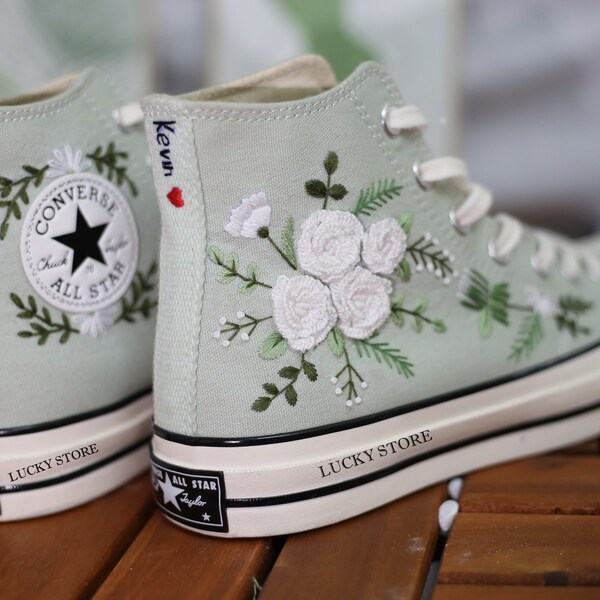 Converse mariage personnalisée/chaussures brodées de fleurs de mariée/bouquet de roses blanches Converse personnalisées/date de mariage personnalisée/chaussures de mariage personnalisées