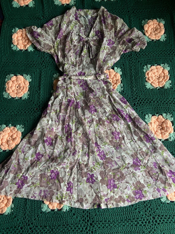 Vintage late 50s early 60s floral summer dress