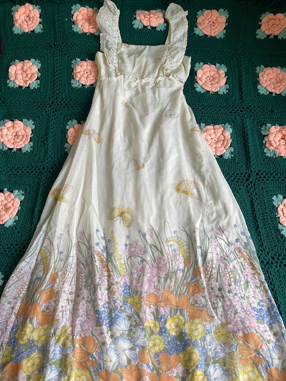 beautiful 1970s cottagecore floral butterfly maxi 
