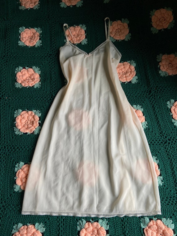 pretty dainty vintage nightgown size 41
