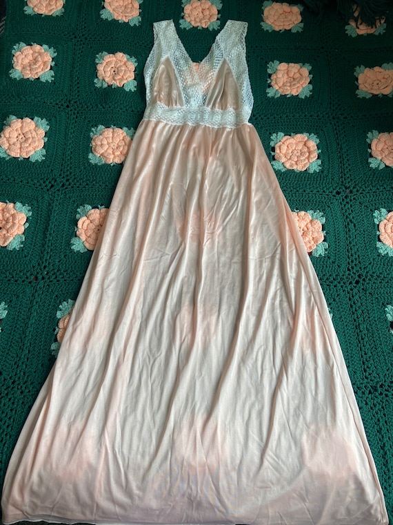 lovely vintage 1960s shabby peach lace nightgown … - image 1
