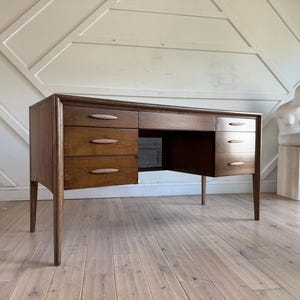 Broyhill Desk - Etsy