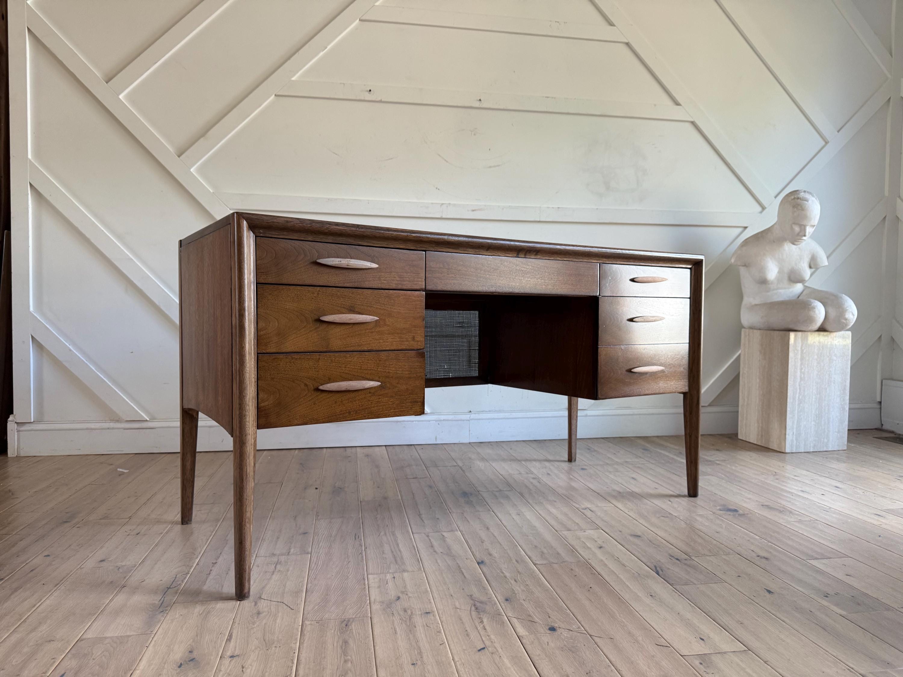 Broyhill Desk - Etsy